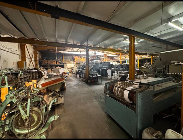 2,397M² WAREHOUSE FOR SALE IN SPRINGFIELD PARK